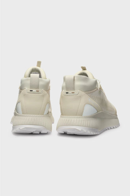 TRAINERS WITH WATERPROOF FINISH