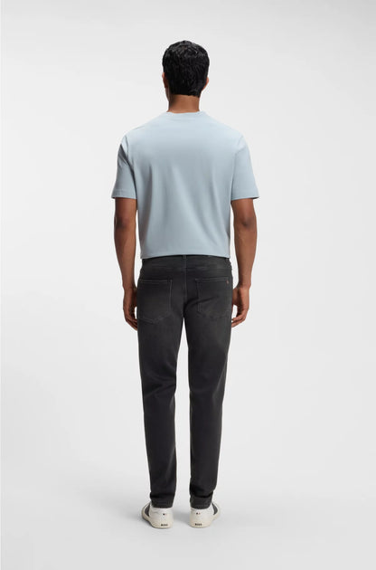 TAPERED-FIT JEANS IN BLACK COMFORT-STRETCH DENIM