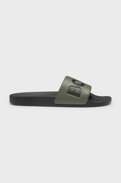 ITALIAN-MADE SLIDES WITH LARGE LOGO DETAIL