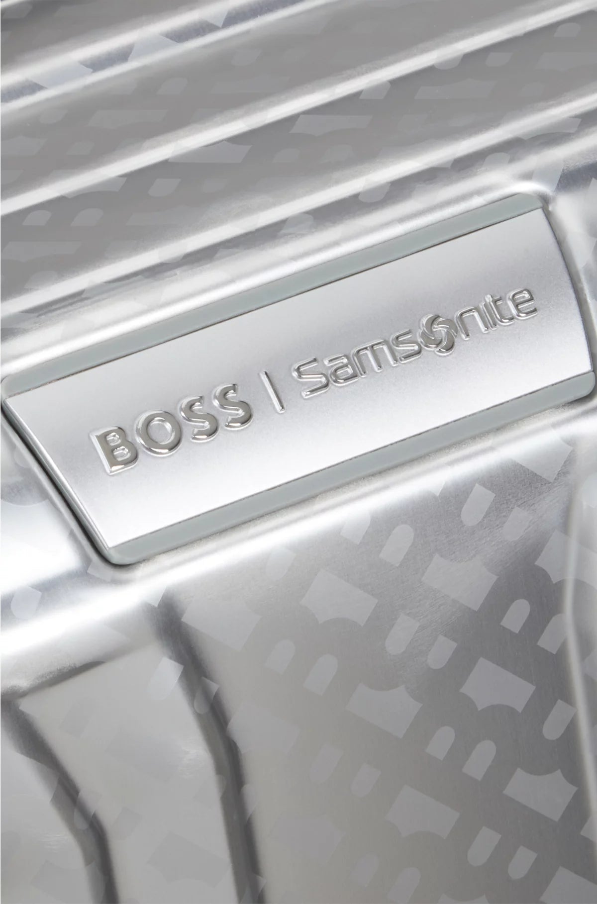 SILVER ALUMINIUM TRUNK SUITCASE 80CM